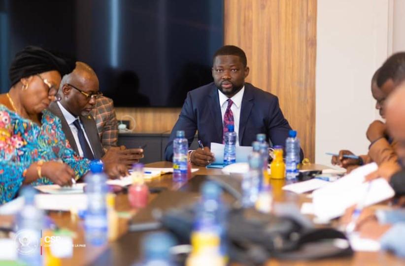 Le Comité de suivi de la paie en réunion à Kinshasa.